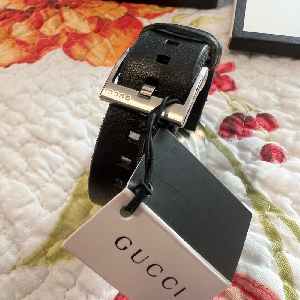 Gucci Black and Silver Watch - Picture 4 of 9